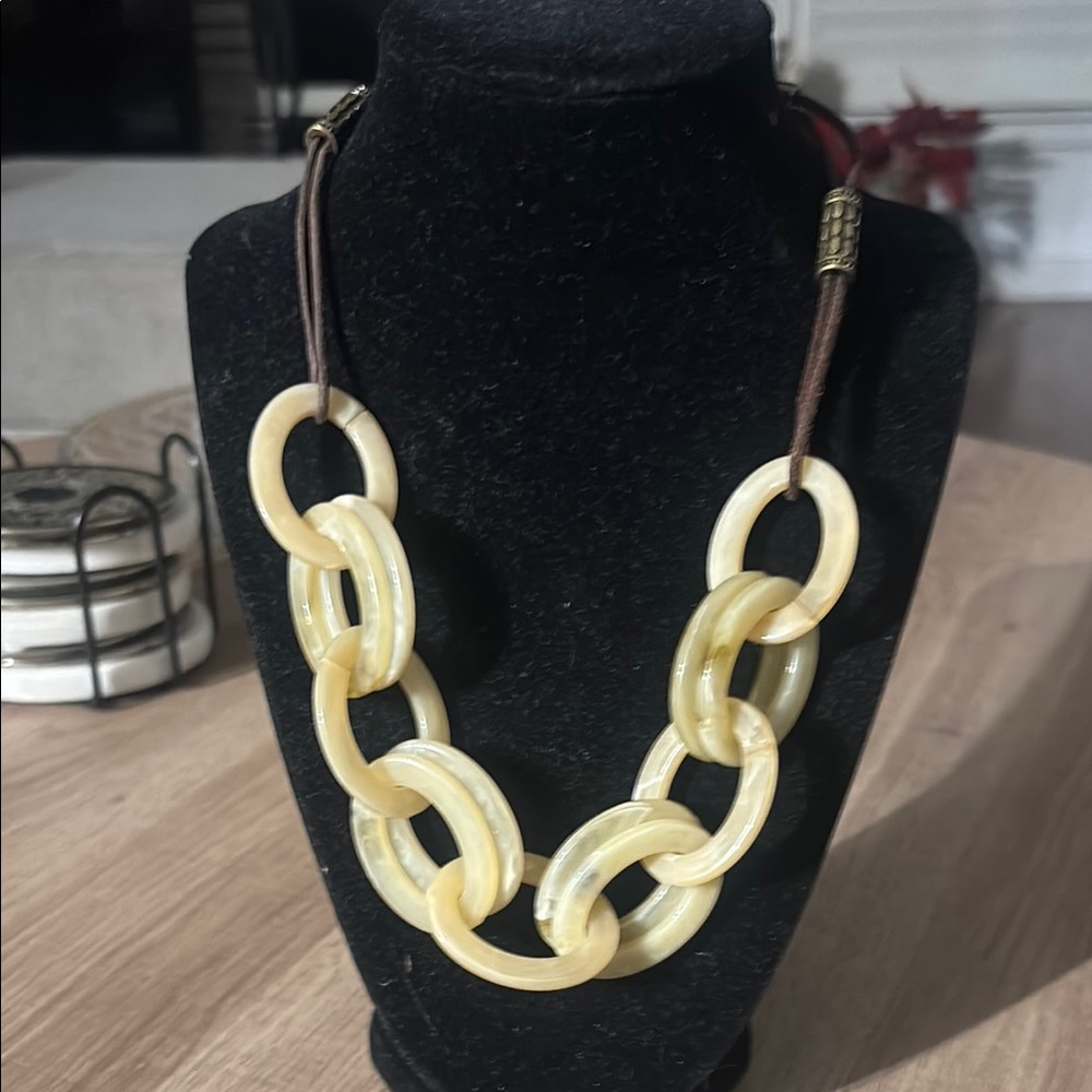 Elegant Cream Necklace